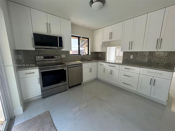 5th image of 20627 NE 9th Pl
