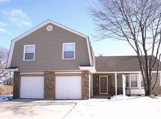 4075 N Parkside Dr, Hoffman Estates, IL 60192