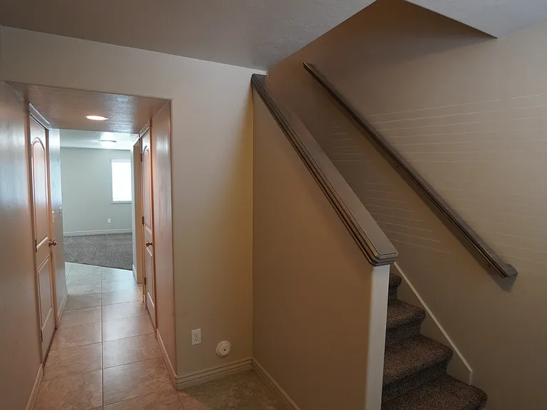 1923 N 300 W — Photo 4