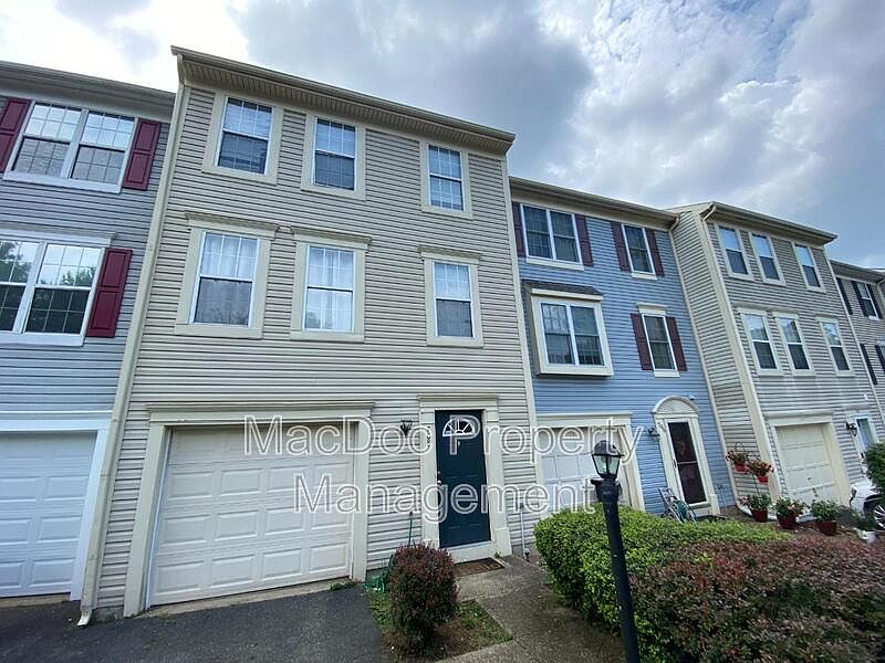 2nd image of 708 Knollwood Ct