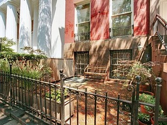 4th image of 139 W 13th St APT 1C