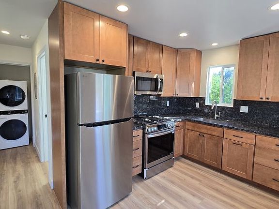 2nd image of 523 Miramar Dr #A