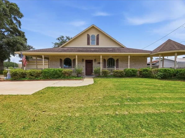 2046 Merriman St, Port Neches, TX 77651