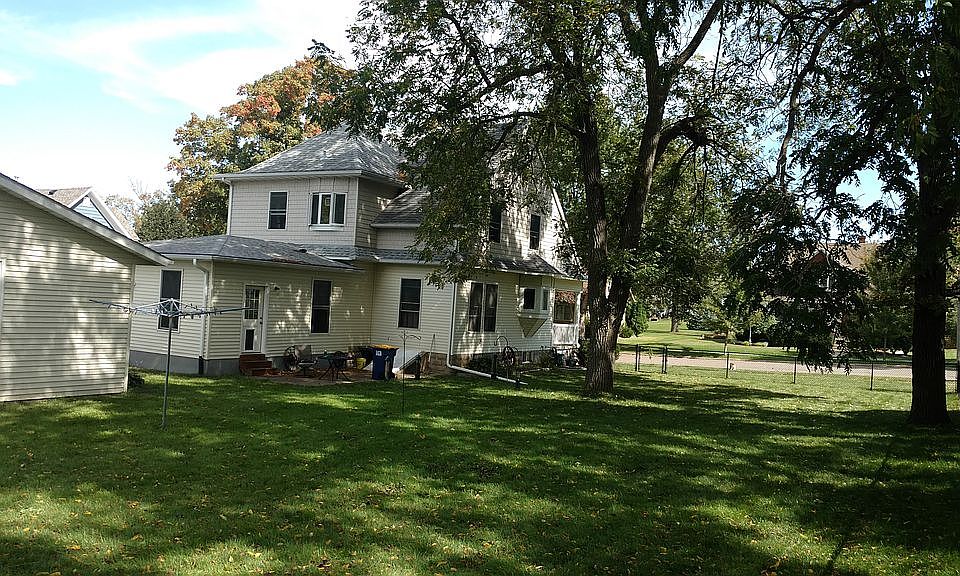 2nd image of 622 Forest St