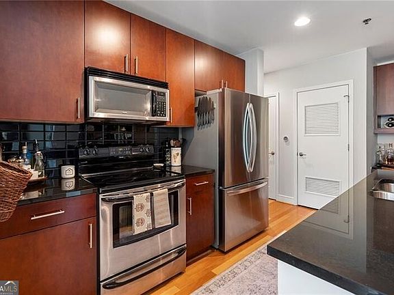 5th image of 44 Peachtree Pl NW Unit 822