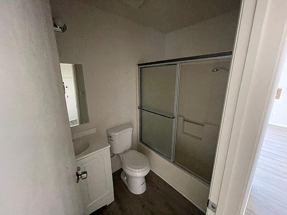 5th image of 1580 Sierra Vista Dr APT D