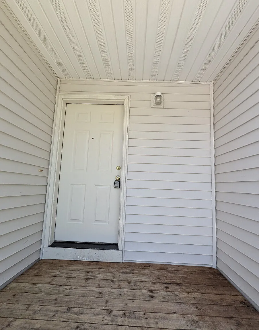 4 bed, 2.5 bath, $2,095 — Photo 1