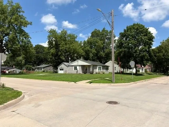 627 3rd Ave, Iowa City, IA 52245