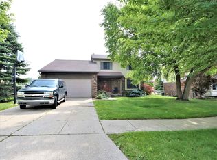 50580 Newcastle Dr, Chesterfield, MI 48047