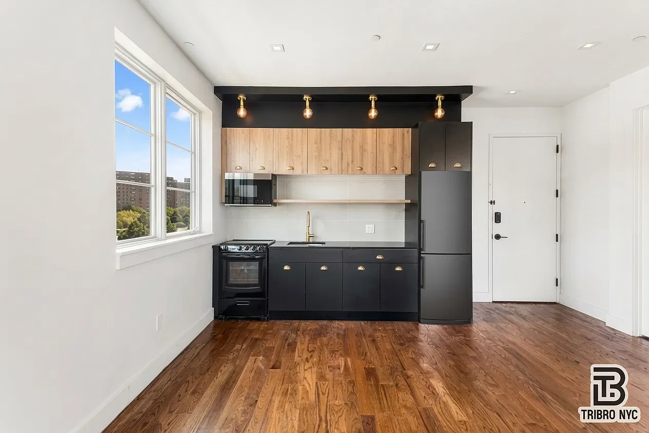 133 Brown Pl — Photo 2