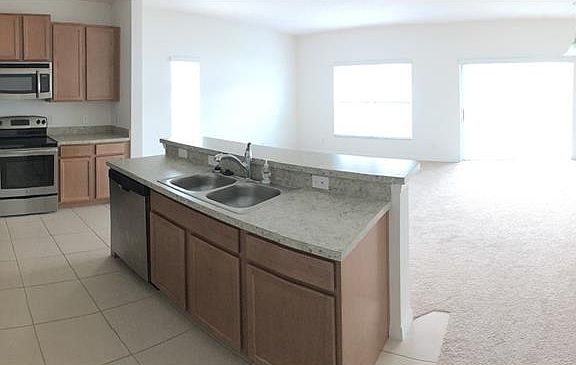 4th image of 10258 Lenox St