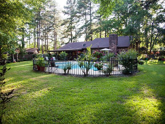 3rd image of 3010 Sanderson Ln