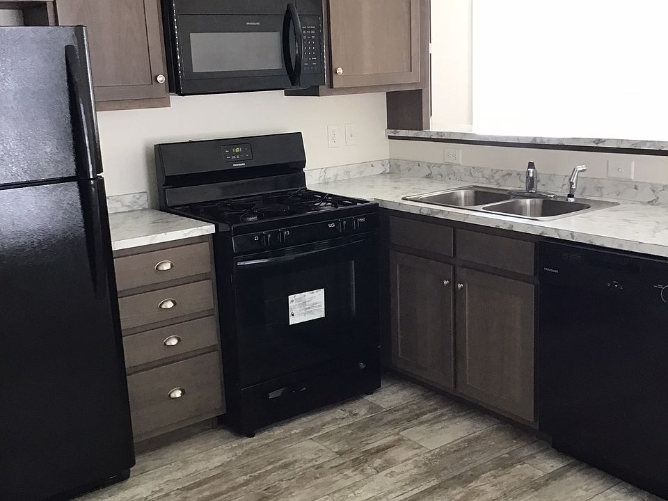 1st image of 132 Maple Dr #132