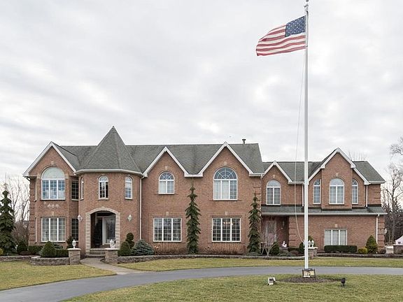 2nd image of 75 Rolling Woods Ln