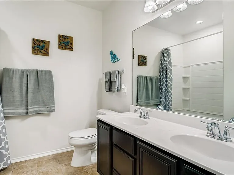 2240 McCombs St — Photo 20