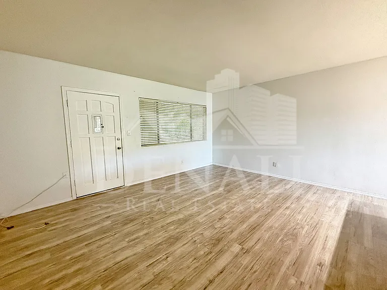 749 E Montebello Ave #233 — Photo 4
