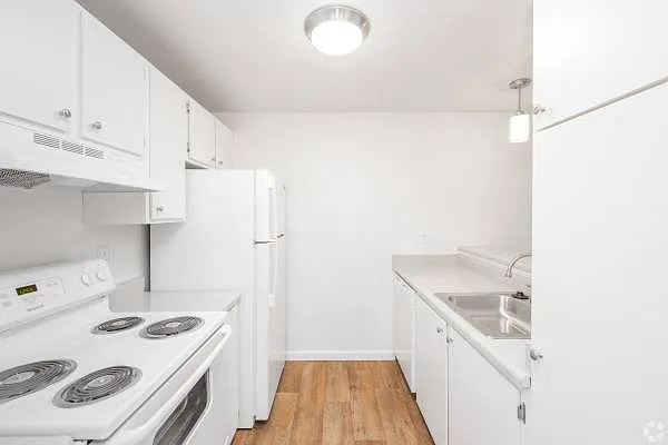Kentbrook Apartments — Photo 4