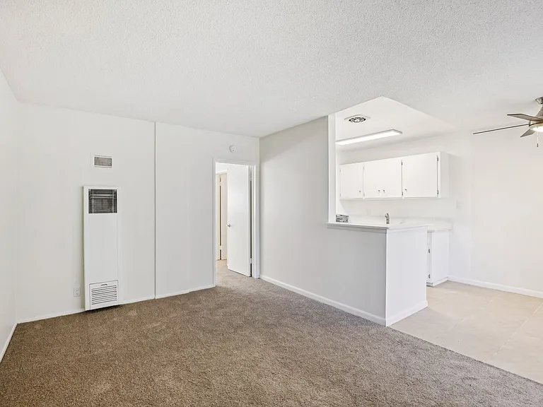 Anaheim Place — Photo 23