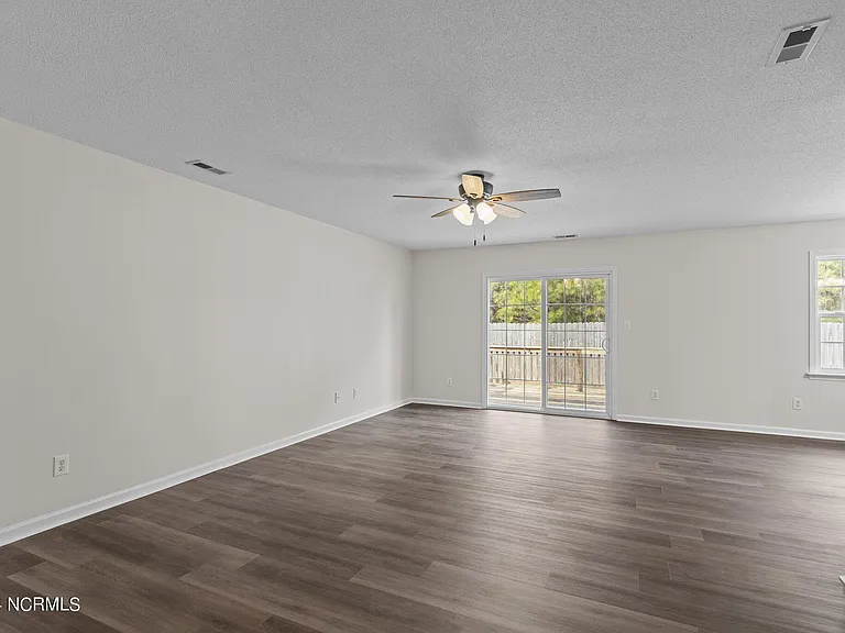 104 Blue Bird Ln — Photo 10