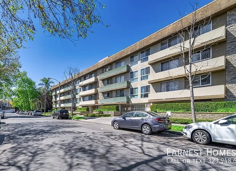 525 N Sycamore Ave #321 — Photo 2