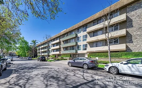 525 N Sycamore Ave Photo 1