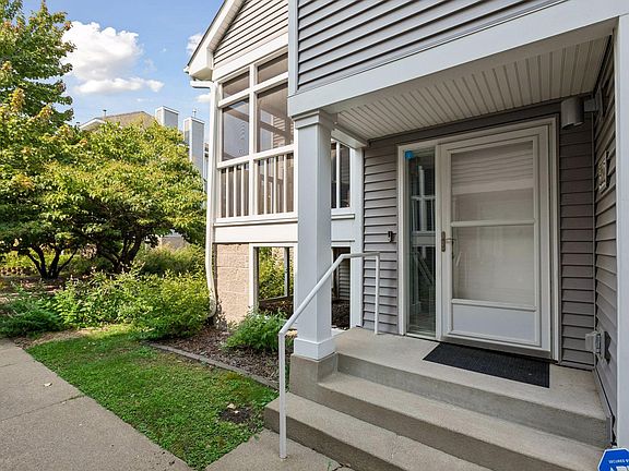 4th image of 632 3rd Ave NE