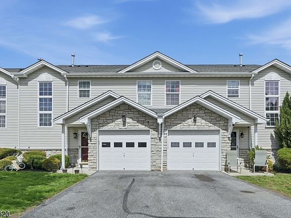 2nd image of 4 Mulberry Ln
