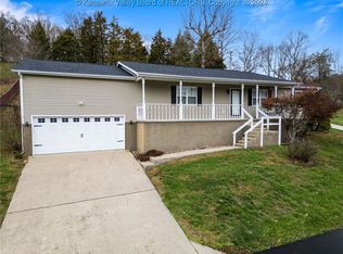 62 Kens Lake Estates Rd, Winfield, WV 25213