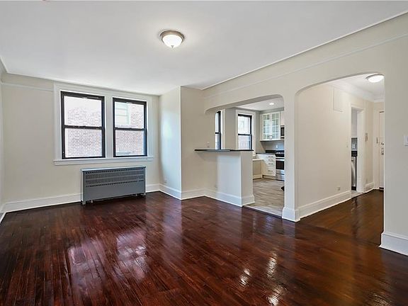 5th image of 5 Greenridge Ave APT 4C