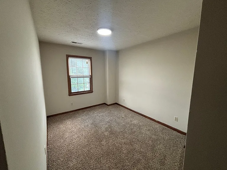 102 Settlement Dr — Photo 9