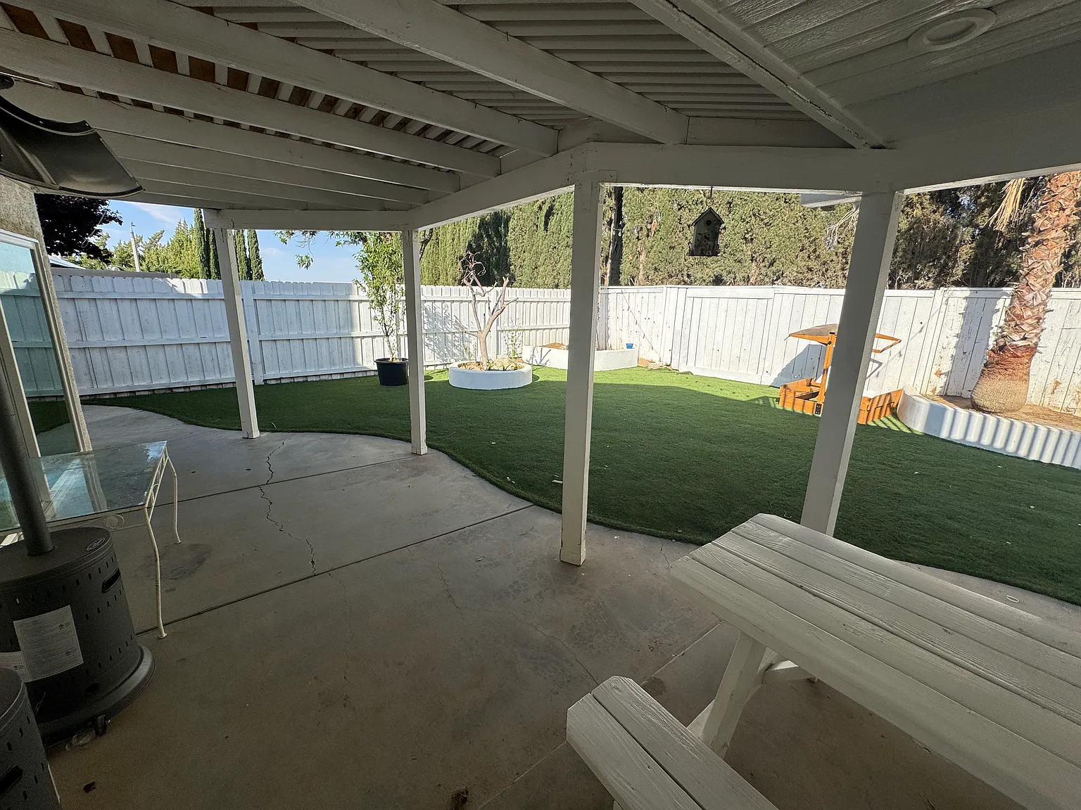 4 bed, 2287 sqft, $4,800 — Photo 3