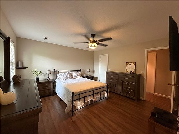 5th image of 5953 Walden St