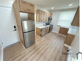 4633 Penn St