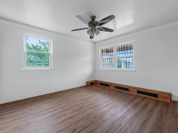 1087 Blake Avenue image 12 of 25