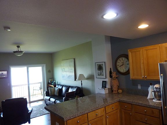 2nd image of 475 SE 35th St Unit B10