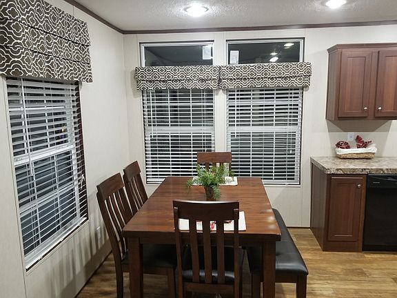 2nd image of 8 Coachlight Ln