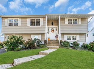26 Tralee Road, Hazlet, NJ 07730
