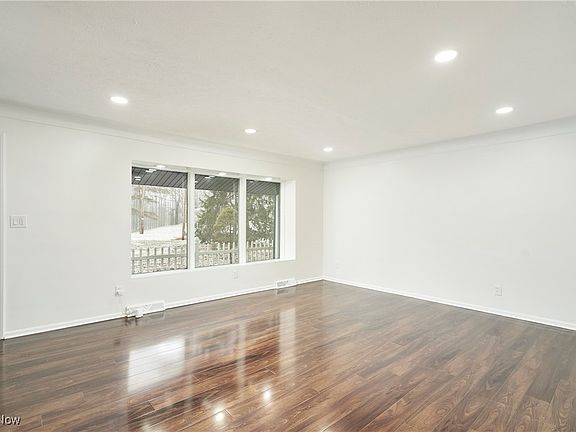 4th image of 17759 S Meadowpark Dr