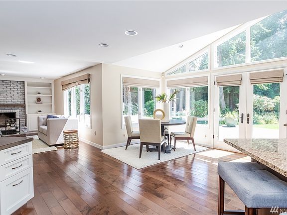 4th image of 2516 Medina Cir
