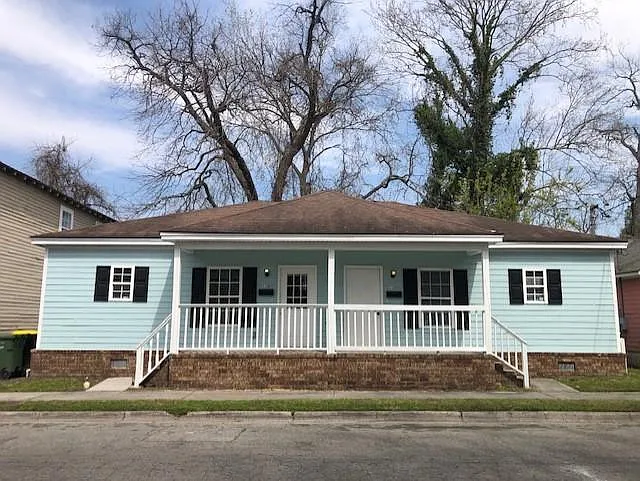 2 bed, 768 sqft, $2,400 — Photo 2