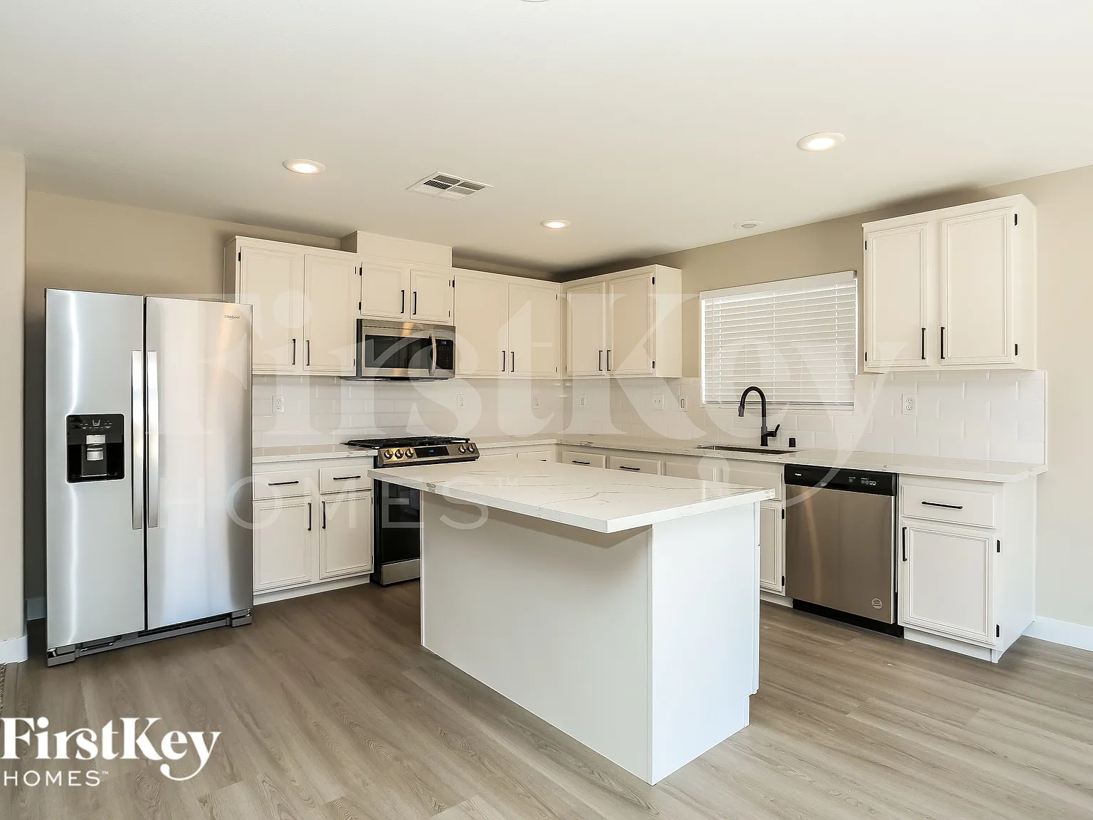 4 bed, 2.0 bath, 1888 sqft, $2,105 — Photo 4