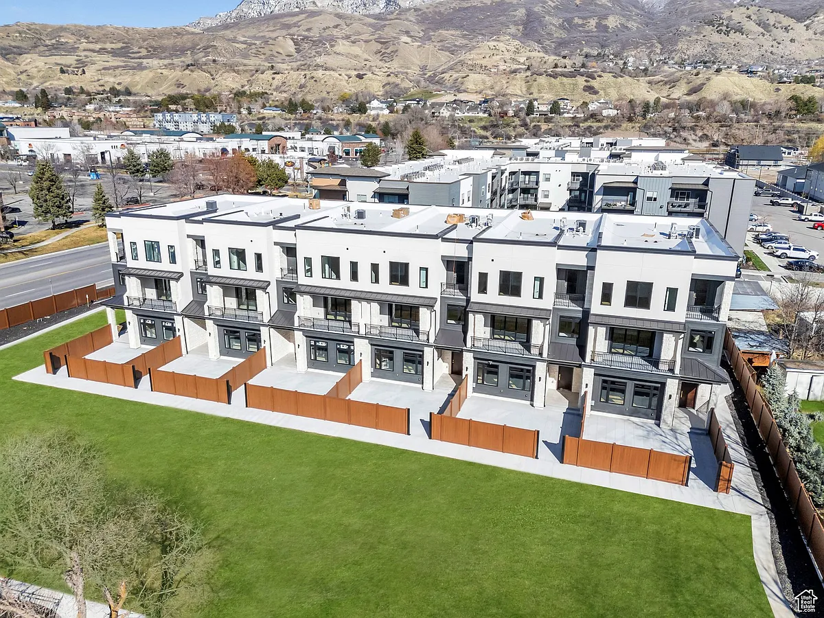 Building Photo - Jocelyn Court Townhomes