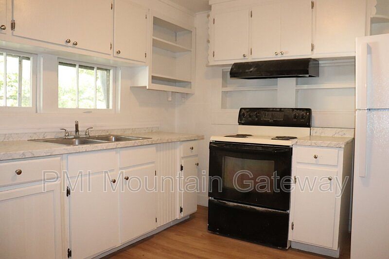 1522 Central Ave Demorest GA Zillow