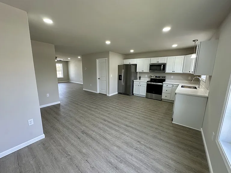 226 Rojan Rd — Photo 6