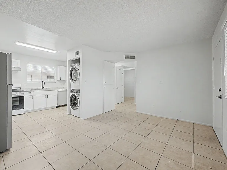 9514 N. 8th St — Photo 26