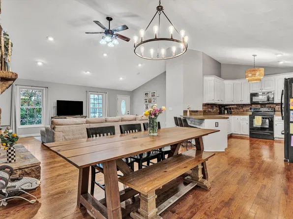 677 Deerfield Rd, Troutville, VA 24175