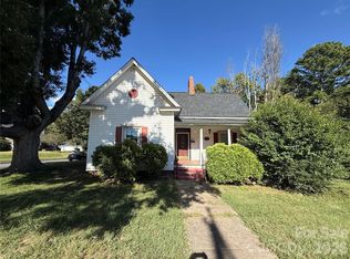 261 W Iredell Ave, Mooresville, NC 28115