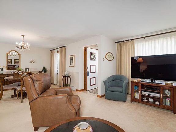 3rd image of 105 Sunrise Blvd