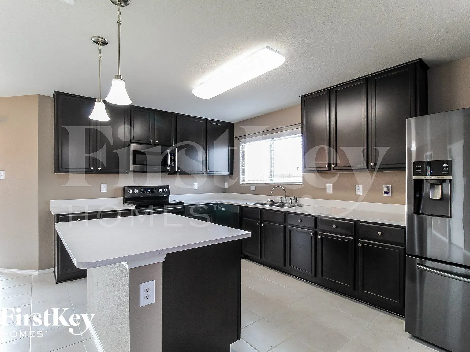 4 bed, 4.0 bath, 2702 sqft, $2,575 — Photo 4