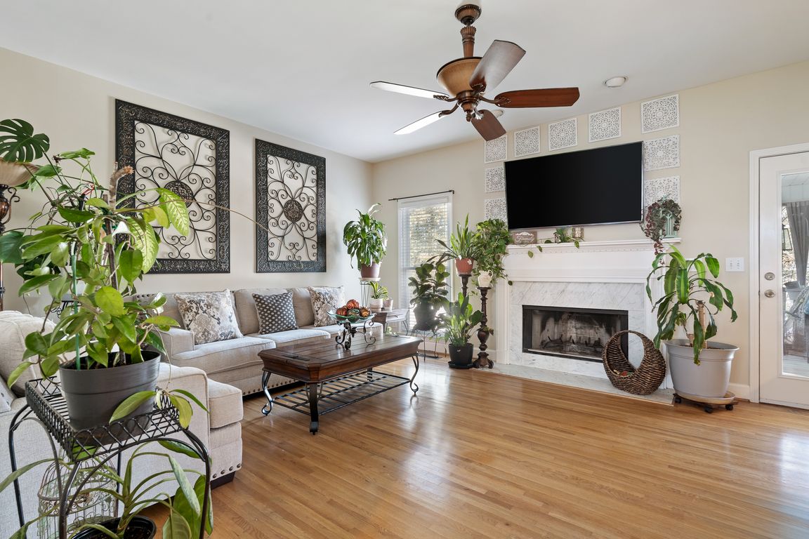 next background image